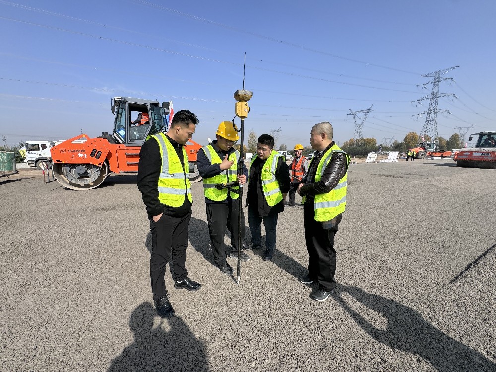 以“智”提“質”，創新引領未來｜路橋集團赴現場考察拓普康3DmmGPS攤鋪技術